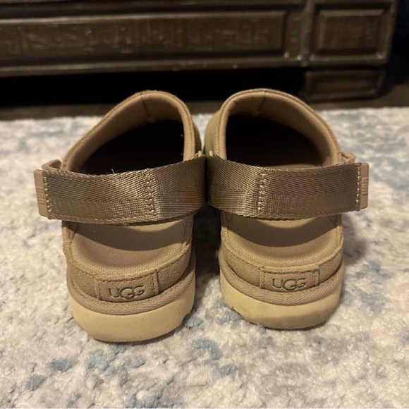 Ugg Goldenstar Clogs Sand Size 8 Like New! - Picture 3 of 5